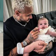 Neymar flagra primeiros passos de sua caçula Helena, sua filha com Amanda Kimberlly
