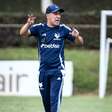A pedido de Jardim, Cruzeiro avalia contratação de centroavante