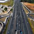 Tráfego em rodovias de SP e RJ cresce em 2025, mas ritmo desacelera no Rio
