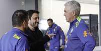  Foto: Rafael Ribeiro - Legenda: Ancelotti recebe visita de Arthur Elias no CT Joaquim Grava / Jogada10