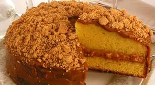 Bolo de fubá recheado com paçoca para o café da tarde perfeito