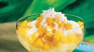 Salada de frutas com calda de licor