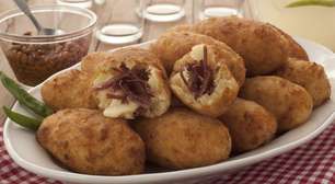 Bolinho de Mandioca com Carne Seca