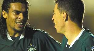 Ídolo do Goiás abandona a aposentadoria aos 47 anos e anuncia retorno ao futebol: "Voltando"