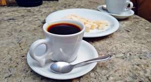 Polícia apreende 700 kg de pacotes de café que estavam sendo vendidos com alto teor de impureza na Zona Norte do Rio