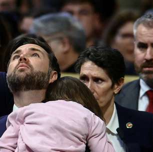 Em conflito com papa Francisco, vice-presidente dos EUA comparece à cerimônia da Sexta-feira Santa no Vaticano
